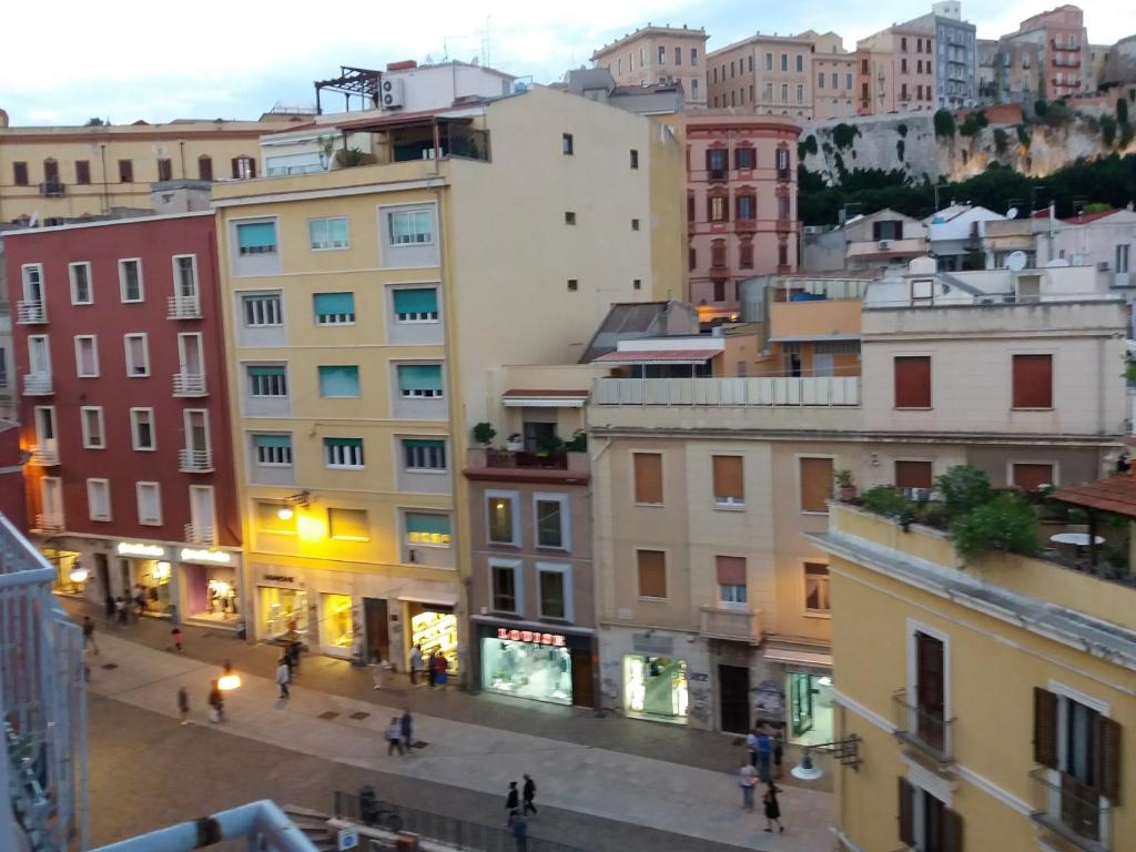 Le vie dello shopping viste dal balcone