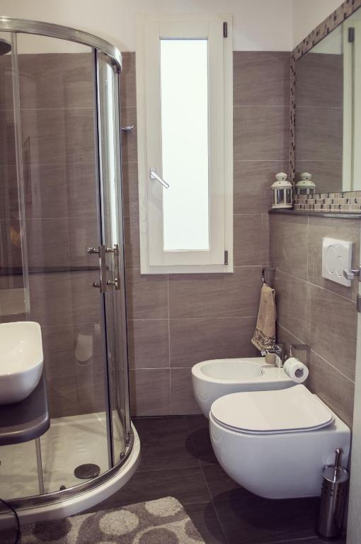 Bagno privato: doccia e sanitari